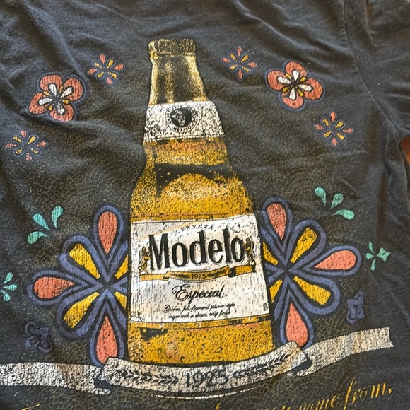 Charcoal gray black modelo beer tshirt - Picture 2 of 4